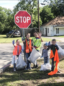 7-Trash-Off- (2) GROUP PHOTO KIDS PICKING UP TRASH