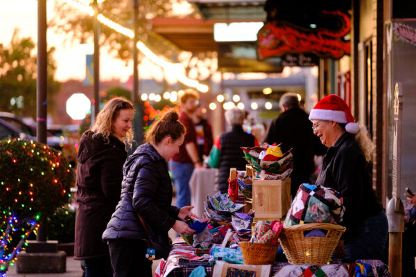 ArtWalk Arts!Longivew's ArtWalk on Thursday December 11, 2025. (Michael Cavazos Photography)